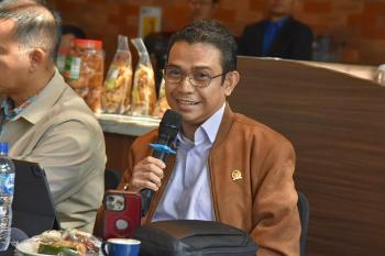 Kunjungan ke Batam, Anggota DPR RI Hendry Munief Minta Pemerintah Tangkap Peluang Pelemahan Ekonomi Singapura